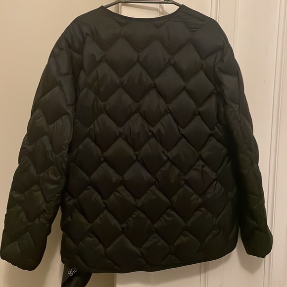 BRAND NEW Uniqlo ultra light down jacket size L - Picture 2 of 3